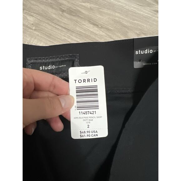 Torrid Women’s High Rise Pixie Skirt Black Size 2 - Studio by Torrid -NWT - Picture 3 of 5